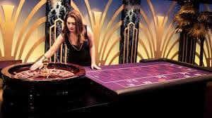 Privacy and responsible gaming checklist beside an online slots screen